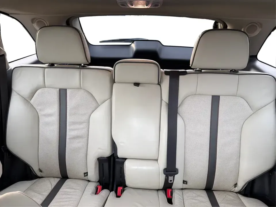 2014 Lincoln MKX Base (2LMDJ8JK2EB) with an 3.7L V6 DOHC 24V engine, 6-Speed Automatic transmission, located at 1951 S Dayton Lakeview Rd., New Carlisle, OH, 45344, (937) 908-9800, 39.890999, -84.050255 - **Unleash Your Adventures with This 2014 Lincoln MKX at Advantage Car and Credit - Moraine!**<br /> <br /> Are you ready to elevate your driving experience? Whether you're commuting through the bustling roads of Moraine or embarking on weekend getaways to nearby attractions like the beautiful Dayton - Photo#14