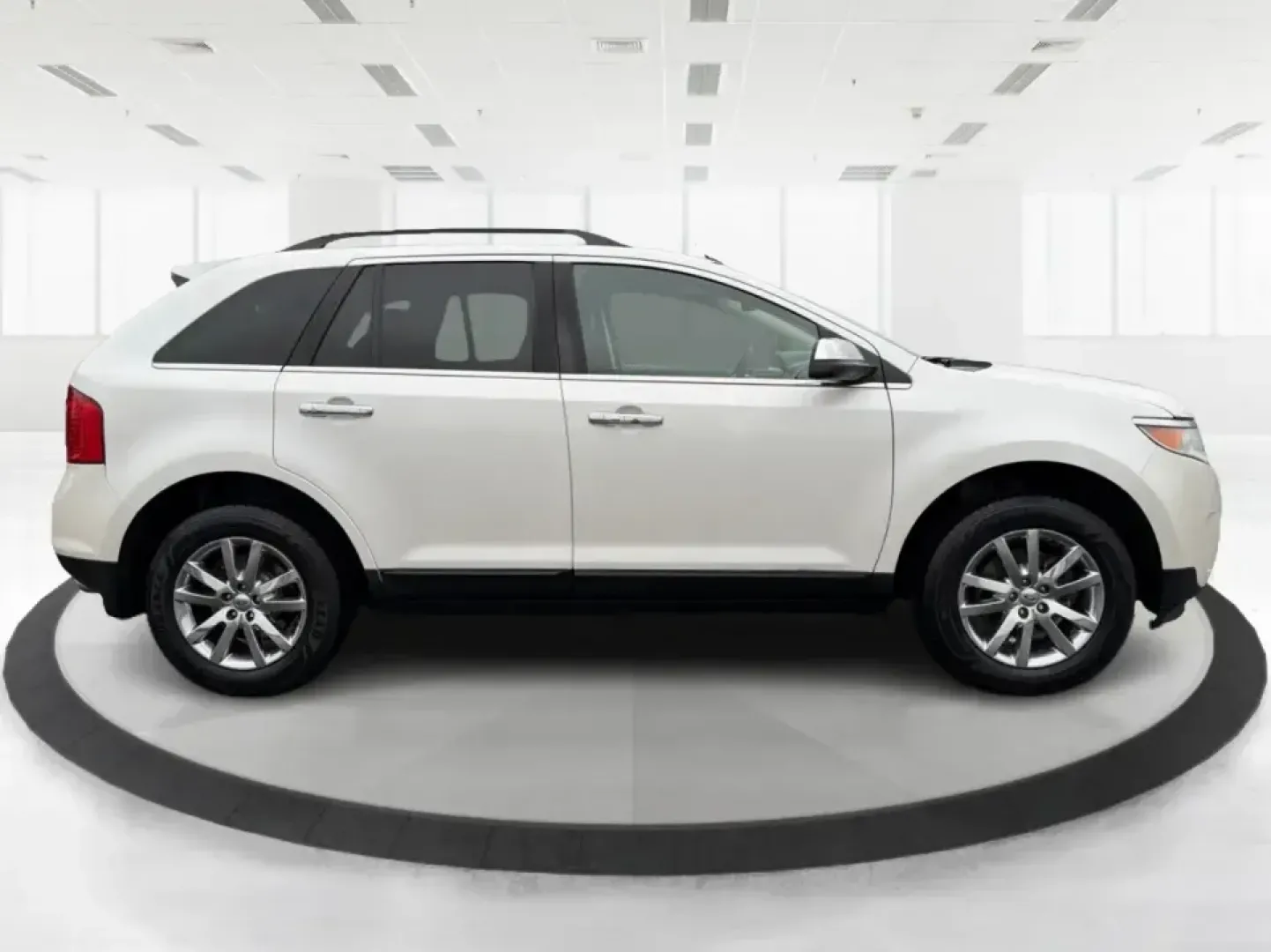 2013 Ford Edge Limited (2FMDK4KC5DB) with an 3.5L V-6 DOHC engine, 6-Speed Automatic transmission, located at 1951 S Dayton Lakeview Rd., New Carlisle, OH, 45344, (937) 908-9800, 39.890999, -84.050255 - ### Elevate Your Lifestyle with the 2013 Ford Edge Limited at Advantage Car and Credit in New Carlisle, OH!<br /> <br /> Are you ready to upgrade your family adventures, daily commutes, or weekend getaways? The 2013 Ford Edge Limited is here to transform your driving experience! With its sophisticat - Photo#1