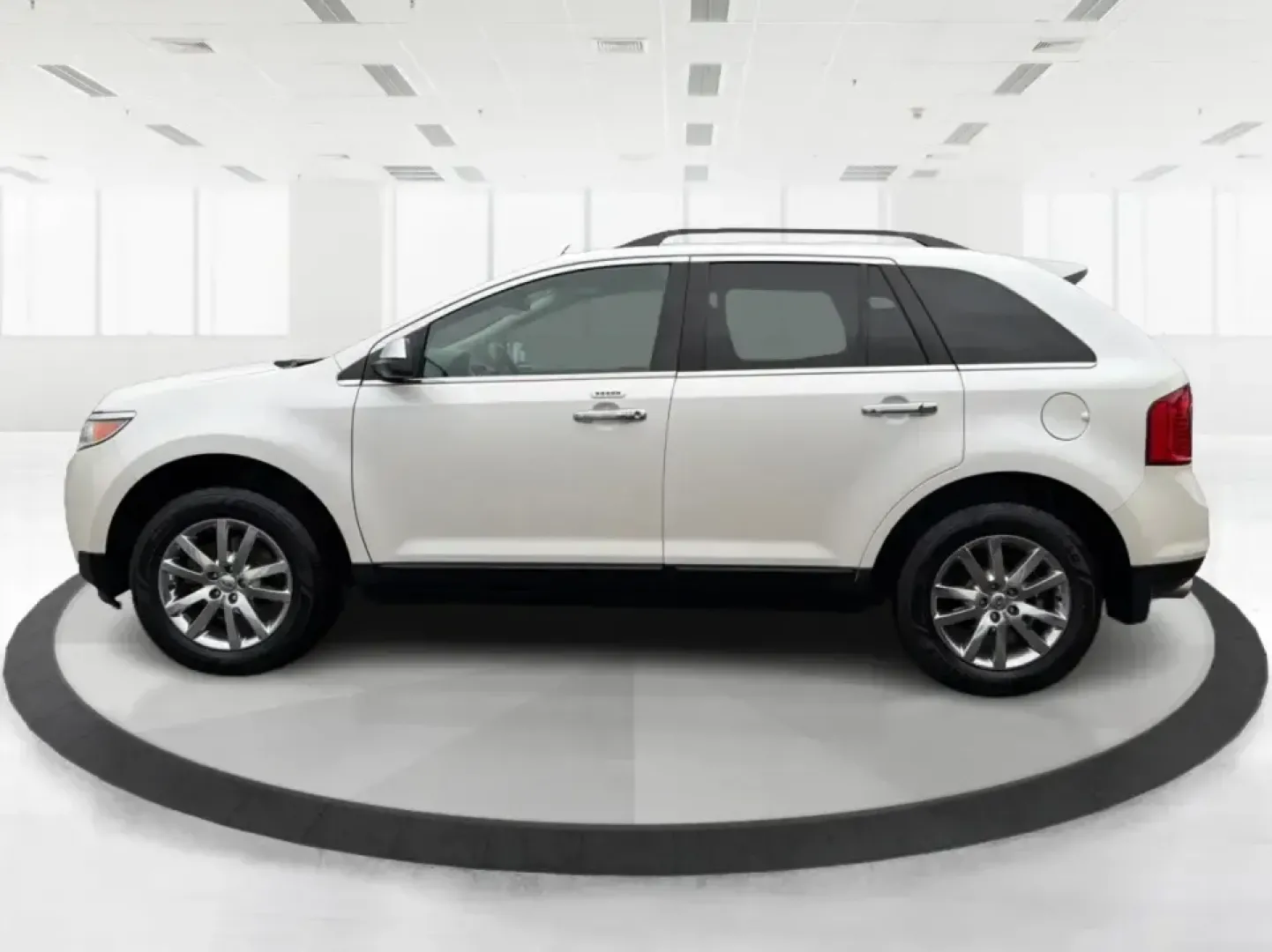 2013 Ford Edge Limited (2FMDK4KC5DB) with an 3.5L V-6 DOHC engine, 6-Speed Automatic transmission, located at 1951 S Dayton Lakeview Rd., New Carlisle, OH, 45344, (937) 908-9800, 39.890999, -84.050255 - ### Elevate Your Lifestyle with the 2013 Ford Edge Limited at Advantage Car and Credit in New Carlisle, OH!<br /> <br /> Are you ready to upgrade your family adventures, daily commutes, or weekend getaways? The 2013 Ford Edge Limited is here to transform your driving experience! With its sophisticat - Photo#5