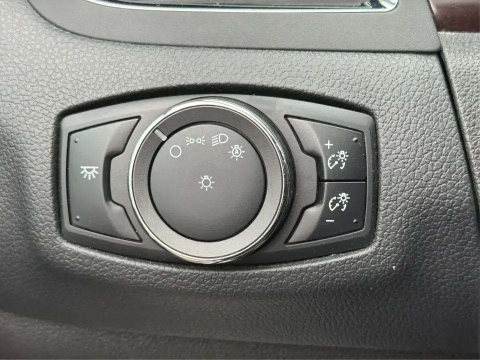 2013 Ford Edge Limited (2FMDK4KC5DB) with an 3.5L V-6 DOHC engine, 6-Speed Automatic transmission, located at 1951 S Dayton Lakeview Rd., New Carlisle, OH, 45344, (937) 908-9800, 39.890999, -84.050255 - ### Elevate Your Lifestyle with the 2013 Ford Edge Limited at Advantage Car and Credit in New Carlisle, OH!<br /> <br /> Are you ready to upgrade your family adventures, daily commutes, or weekend getaways? The 2013 Ford Edge Limited is here to transform your driving experience! With its sophisticat - Photo#17