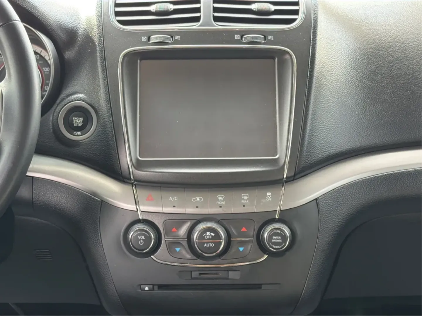 2018 Dodge Journey Crossroad FWD (3C4PDCGBXJT) with an 2.4L L4 DOHC 16V engine, 4-Speed Automatic transmission, located at 1951 S Dayton Lakeview Rd., New Carlisle, OH, 45344, (937) 908-9800, 39.890999, -84.050255 - **Discover Your Next Adventure with the 2018 Dodge Journey at Advantage Car and Credit!** <br /> <br /> Are you in the market for a reliable SUV that can comfortably accommodate your family, handle your daily commute, and take you on unforgettable weekend adventures? Look no further than the 2018 Do - Photo#13