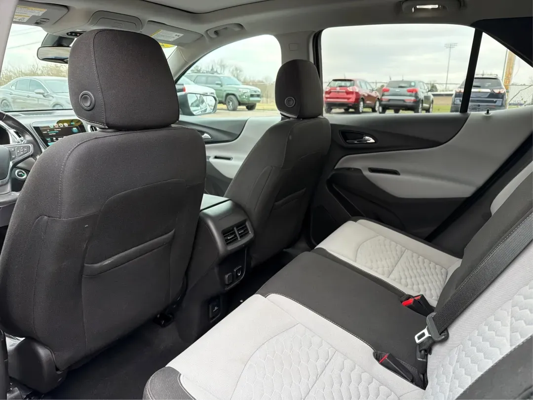 2018 Chevrolet Equinox LT (3GNAXTEX8JS) with an 2L I-4 gasoline direct injection engine, located at 1230 East Main St, Xenia, OH, 45385, (937) 908-9800, 39.688026, -83.910172 - 2018 Chevrolet Equinox LT - Photo#10