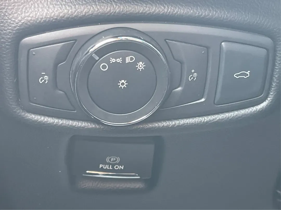 2017 Lincoln MKZ Reserve (3LN6L5FC1HR) with an Other engine, located at 1230 East Main St, Xenia, OH, 45385, (937) 908-9800, 39.688026, -83.910172 - Are you ready to elevate your daily commute or weekend getaways? Look no further than this stunning 2017 Lincoln MKZ Reserve, the perfect sedan for those who appreciate luxury and performance. At Advantage Car and Credit - Piqua, located at 8750 N County Rd 25A in Piqua, OH 45356, we offer flexible - Photo#17