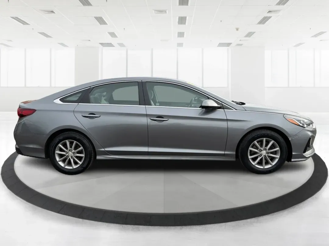 2018 Hyundai Sonata SE (5NPE24AF8JH) with an 2.4L I-4 gasoline direct injection engine, located at 8750 N County Rd 25A, Piqua, OH, 45356, (937) 908-9800, 40.164391, -84.232513 - 2018 Hyundai Sonata SE - Photo#1