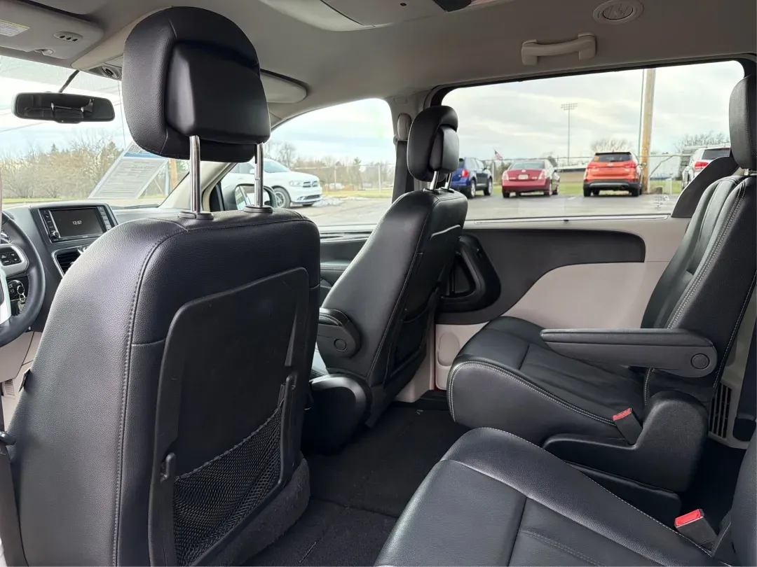 2015 Chrysler Town and Country Touring (2C4RC1BG4FR) with an 3.6L V-6 DOHC engine, located at 8750 N County Rd 25A, Piqua, OH, 45356, (937) 908-9800, 40.164391, -84.232513 - 2015 Chrysler Town and Country Touring - Photo#10