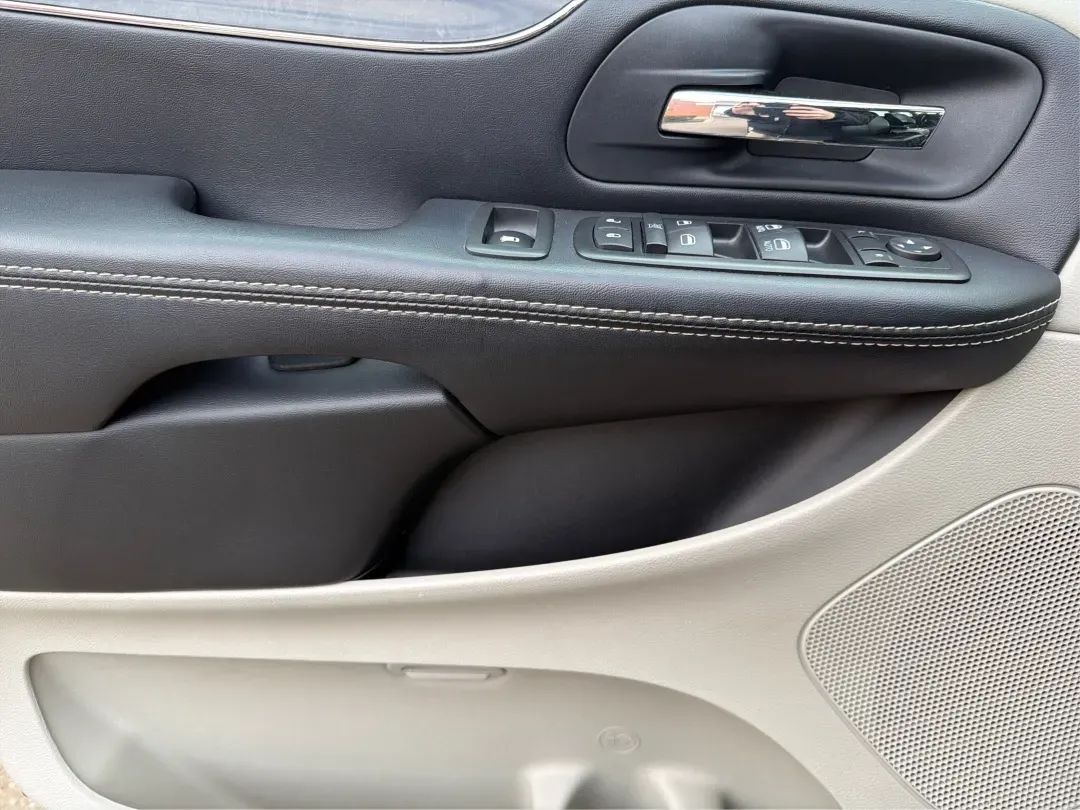 2015 Chrysler Town and Country Touring (2C4RC1BG4FR) with an 3.6L V-6 DOHC engine, located at 8750 N County Rd 25A, Piqua, OH, 45356, (937) 908-9800, 40.164391, -84.232513 - 2015 Chrysler Town and Country Touring - Photo#19