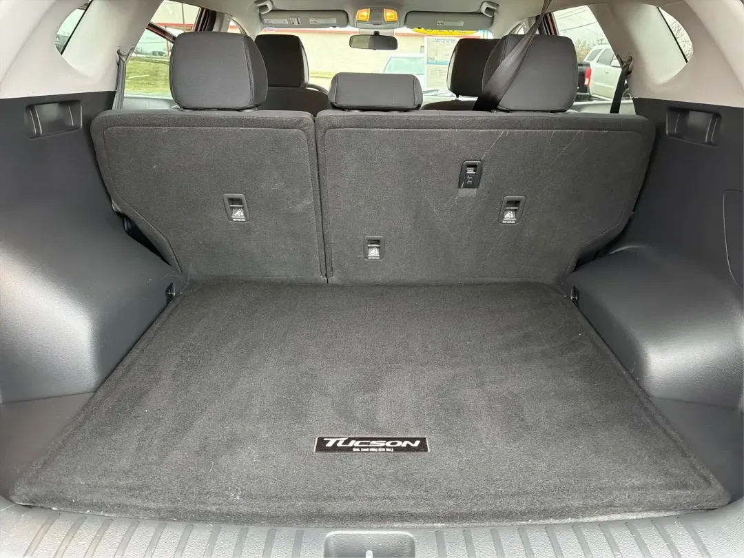 2018 Hyundai Tucson SE (KM8J23A42JU) with an Nu 2L I-4 gasoline direct injection engine, located at 8750 N County Rd 25A, Piqua, OH, 45356, (937) 908-9800, 40.164391, -84.232513 - **Explore the Open Road with the 2018 Hyundai Tucson at Advantage Car and Credit Piqua, OH**<br /> <br /> Are you ready to elevate your driving experience? Whether you're a growing family in need of extra space, a daily commuter looking for efficiency, or an adventure seeker craving weekend road tr - Photo#12