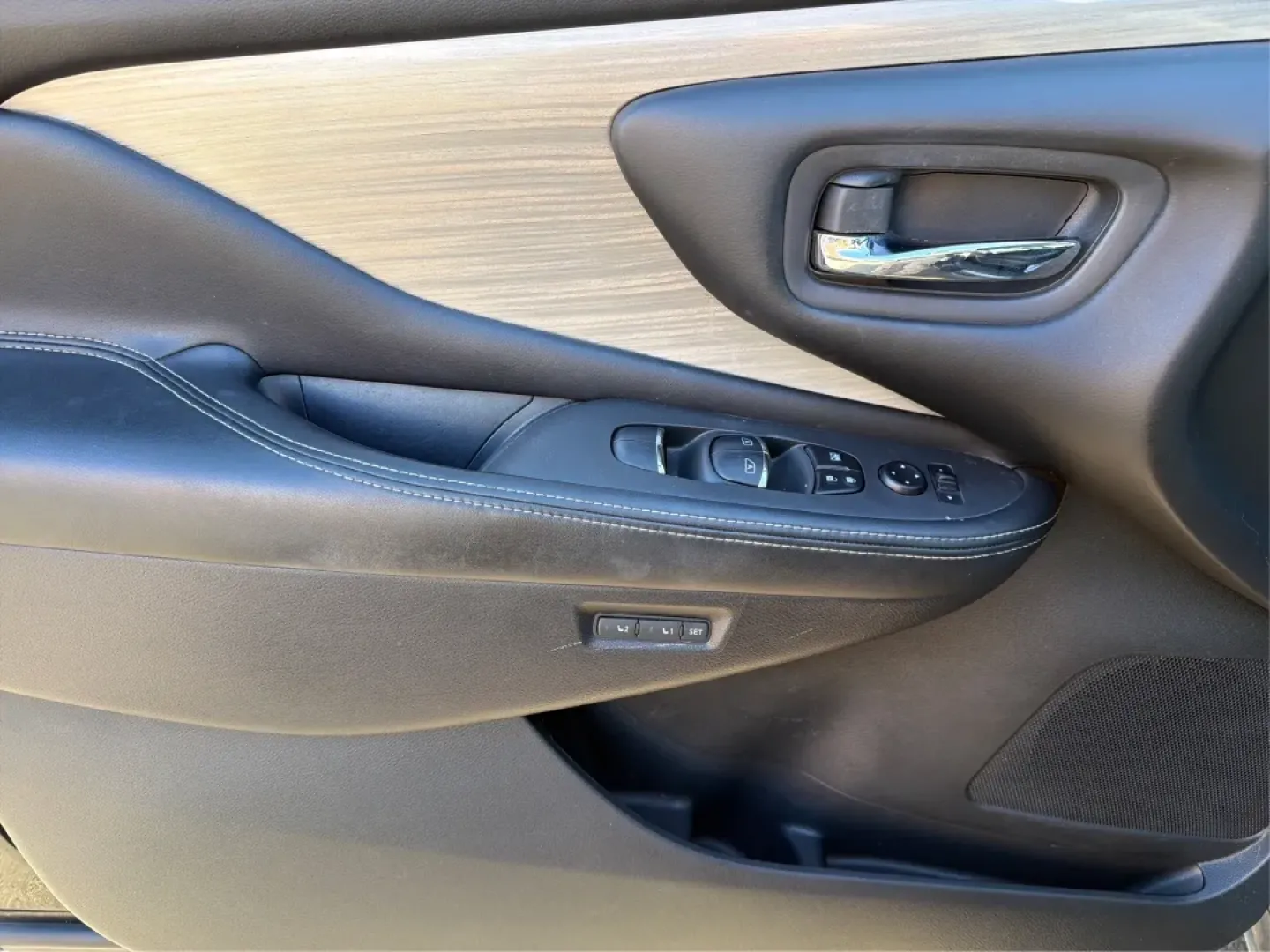 2017 Nissan Murano SL (5N1AZ2MH4HN) with an 3.5L V-6 DOHC engine, located at 8750 N County Rd 25A, Piqua, OH, 45356, (937) 908-9800, 40.164391, -84.232513 - Unleash your adventurous spirit with the 2017 Nissan Murano SL, a stylish and spacious SUV that's perfect for growing families, weekend getaways, or long commutes. Whether you're navigating the busy streets of Piqua, OH, or embarking on a road trip across the Midwest, this vehicle blends comfort, te - Photo#18