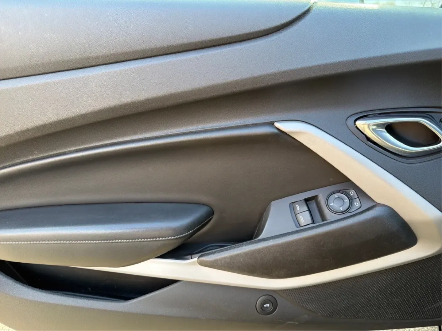 2019 Chevrolet Camaro (1G1FB1RS8K0) with an Other engine, located at 1230 East Main St, Xenia, OH, 45385, (937) 908-9800, 39.688026, -83.910172 - **Unleash Your Inner Adventurer with the 2019 Chevrolet Camaro 1LT at Advantage Car and Credit - Piqua!**<br /> <br /> Are you ready to take your driving experience to the next level? Whether you're seeking the thrill of the open road on weekends or need a stylish and reliable coupe for your daily c - Photo#16