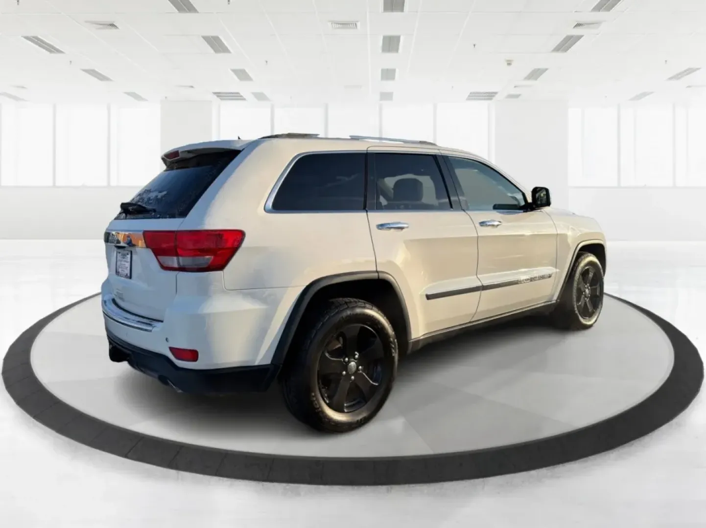 2011 Jeep Grand Cherokee Limited (1J4RR5GG7BC) with an Other engine, located at 1951 S Dayton Lakeview Rd., New Carlisle, OH, 45344, (937) 908-9800, 39.890999, -84.050255 - **Experience the Ultimate Adventure with This 2011 Jeep Grand Cherokee Limited!**<br /> <br /> Are you ready to elevate your weekend adventures and daily commutes? The 2011 Jeep Grand Cherokee Limited is designed for those who crave both versatility and luxury, making it the perfect choice for famil - Photo#2