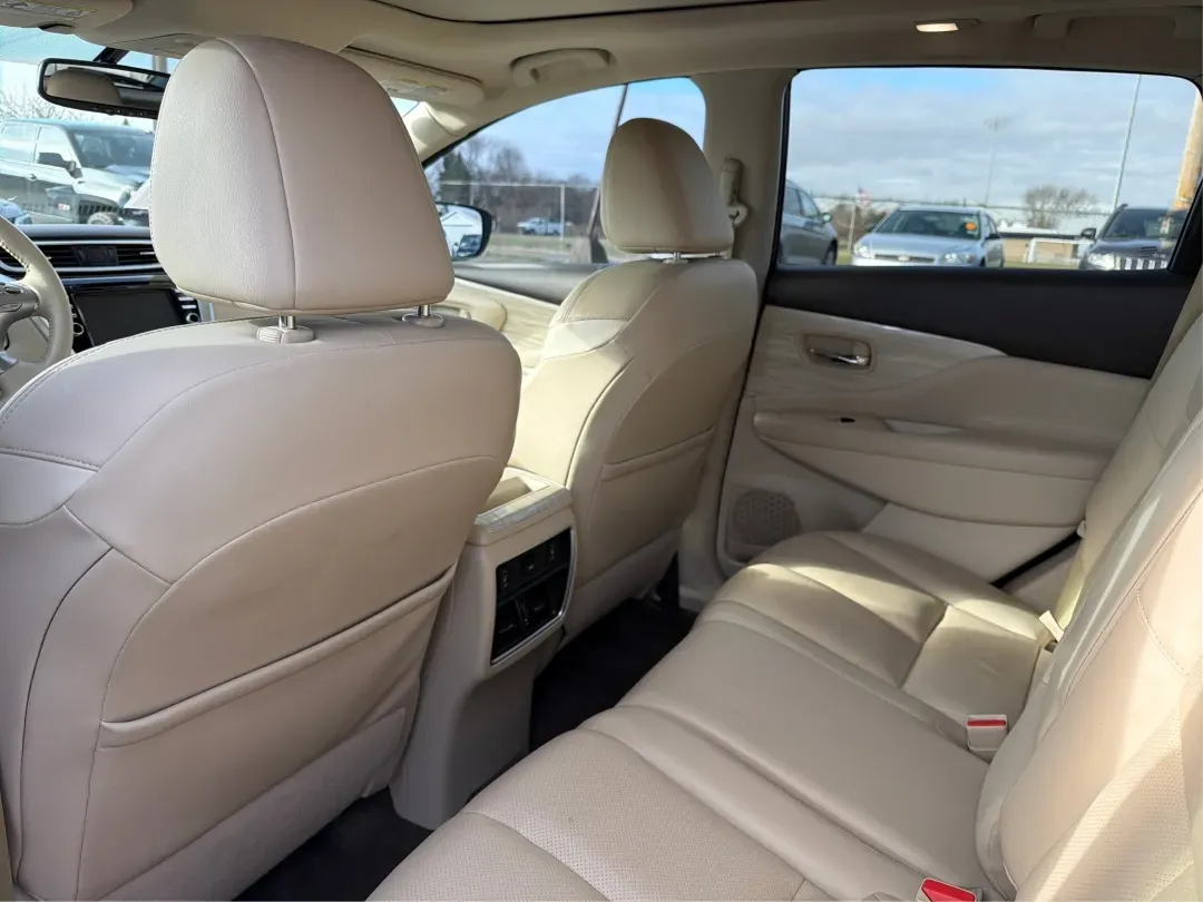 2018 Nissan Murano Platinum (5N1AZ2MGXJN) with an 3.5L V-6 DOHC engine, located at 880 E. National Road, Vandalia, OH, 45377, (937) 908-9800, 39.891918, -84.183594 - **Adventure Awaits with the 2018 Nissan Murano Platinum at Advantage Car and Credit - Vandalia!**<br /> <br /> Are you ready to elevate your driving experience while enjoying the perfect blend of style, comfort, and reliability? The 2018 Nissan Murano Platinum is not just a vehicle; it's the key to - Photo#10