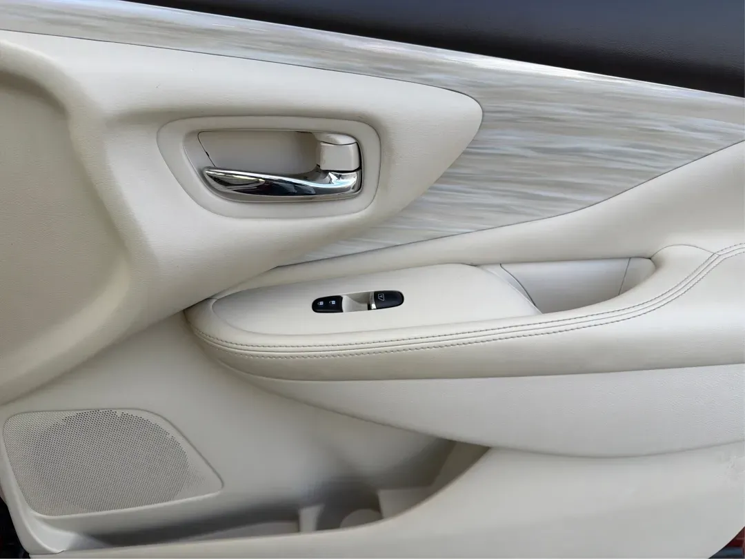 2018 Nissan Murano Platinum (5N1AZ2MGXJN) with an 3.5L V-6 DOHC engine, located at 880 E. National Road, Vandalia, OH, 45377, (937) 908-9800, 39.891918, -84.183594 - **Adventure Awaits with the 2018 Nissan Murano Platinum at Advantage Car and Credit - Vandalia!**<br /> <br /> Are you ready to elevate your driving experience while enjoying the perfect blend of style, comfort, and reliability? The 2018 Nissan Murano Platinum is not just a vehicle; it's the key to - Photo#19