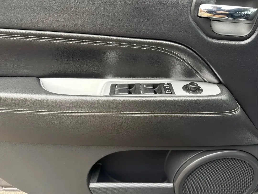 2017 Jeep Compass High Altitude 4x4 (1C4NJDEBXHD) with an 2.4L I-4 DOHC engine, located at 4508 South Dixie Dr, Moraine, OH, 45439, (937) 908-9800, 39.689976, -84.218452 - **Adventure Awaits with the 2017 Jeep Compass High Altitude 4x4!**<br /> <br /> If you're dreaming of weekend getaways, outdoor excursions, or simply need a reliable vehicle for your daily commute, the 2017 Jeep Compass High Altitude 4x4 is your ticket to adventure. Here at Advantage Car and Credit - Photo#18