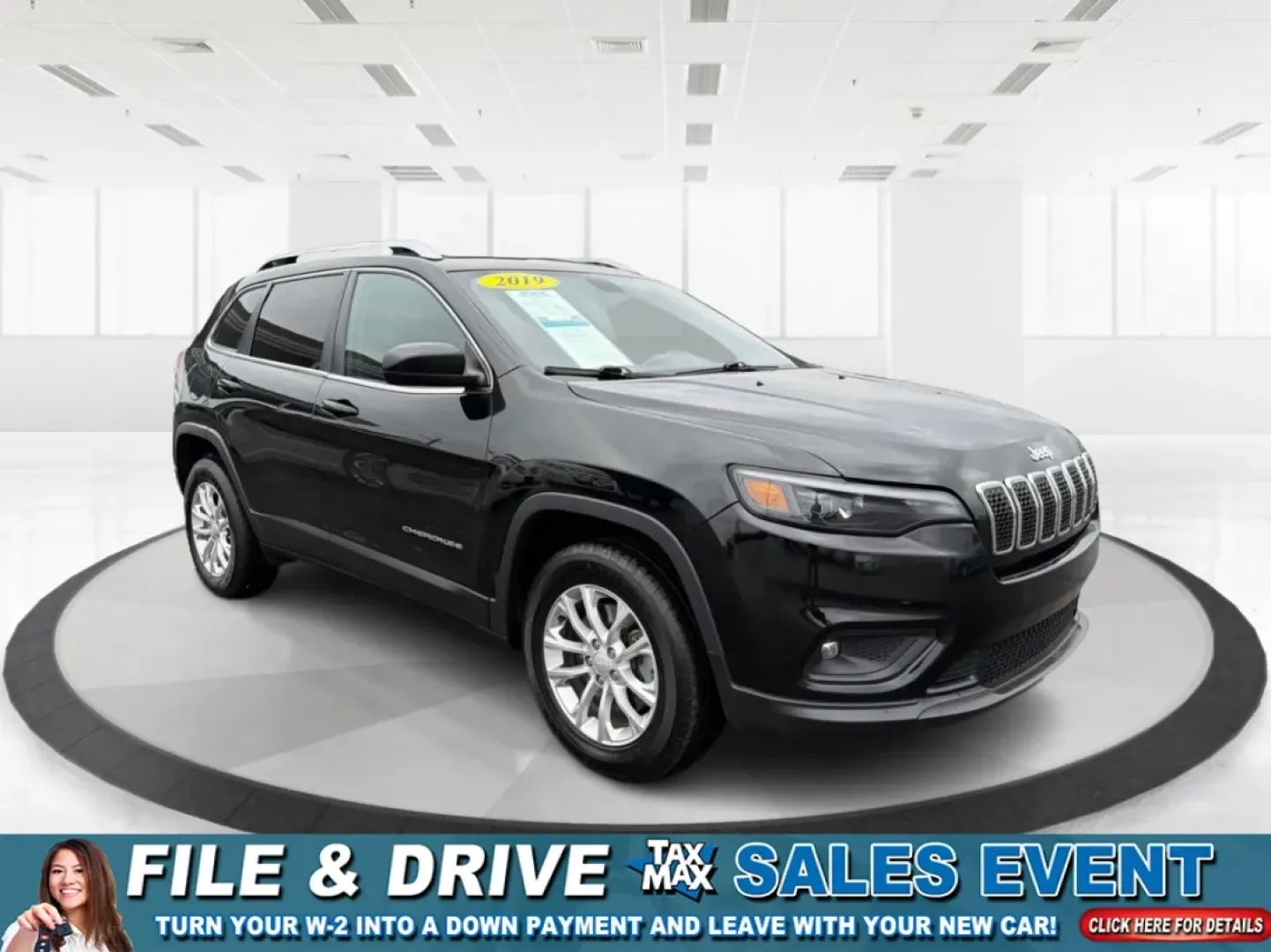 2019 Jeep Cherokee Latitude 4x4 (1C4PJMCB5KD) with an Other engine, located at 4508 South Dixie Dr, Moraine, OH, 45439, (937) 908-9800, 39.689976, -84.218452 - Are you in search of the perfect vehicle to enhance your adventurous lifestyle? Look no further! Advantage Car and Credit in Moraine, OH, presents the ideal ride for those who love exploration and family time alike: the 2019 Jeep Cherokee Latitude 4x4. With its robust capability and family-friendly - Photo#0