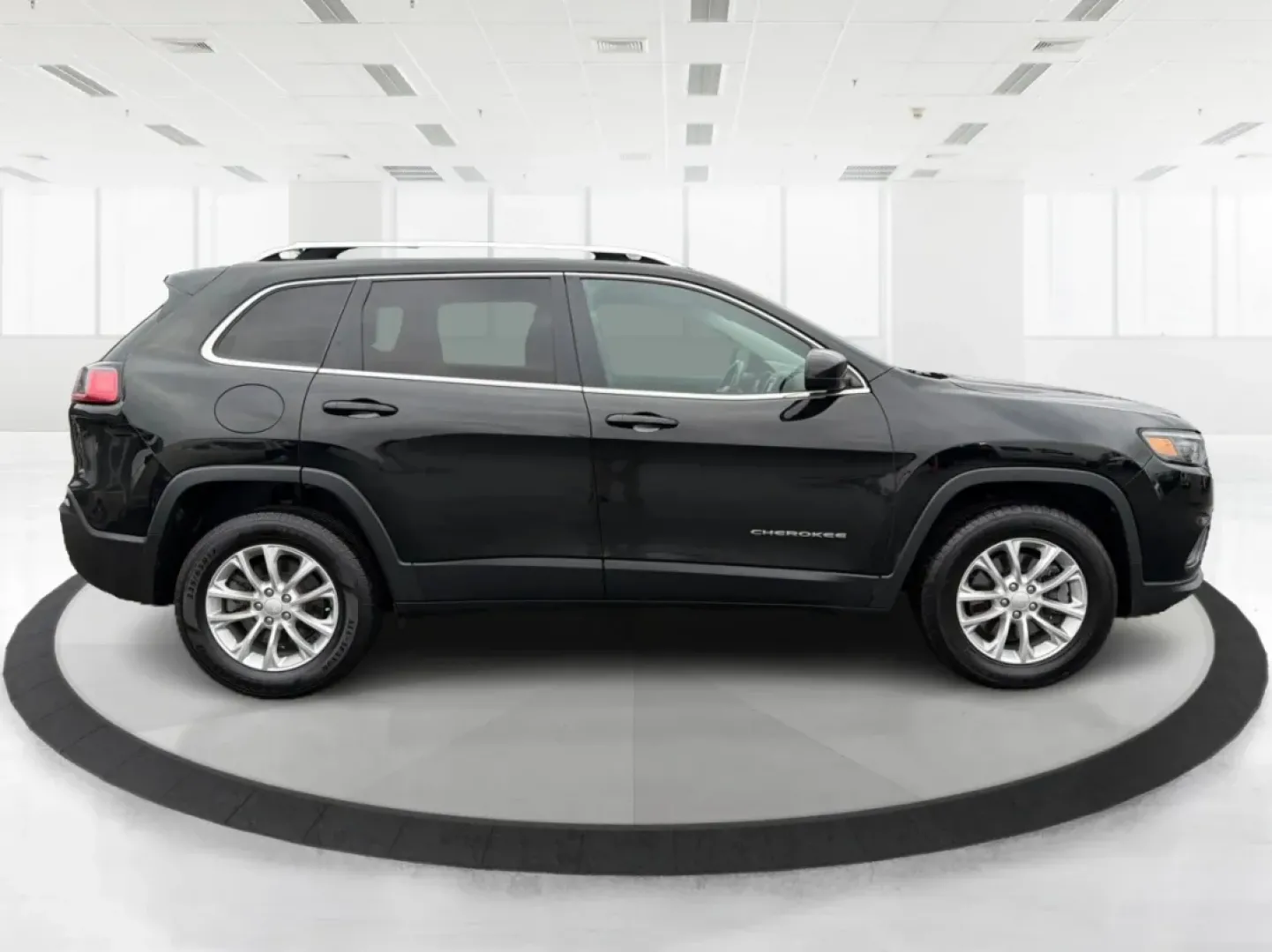 2019 Jeep Cherokee Latitude 4x4 (1C4PJMCB5KD) with an Other engine, located at 4508 South Dixie Dr, Moraine, OH, 45439, (937) 908-9800, 39.689976, -84.218452 - Are you in search of the perfect vehicle to enhance your adventurous lifestyle? Look no further! Advantage Car and Credit in Moraine, OH, presents the ideal ride for those who love exploration and family time alike: the 2019 Jeep Cherokee Latitude 4x4. With its robust capability and family-friendly - Photo#1