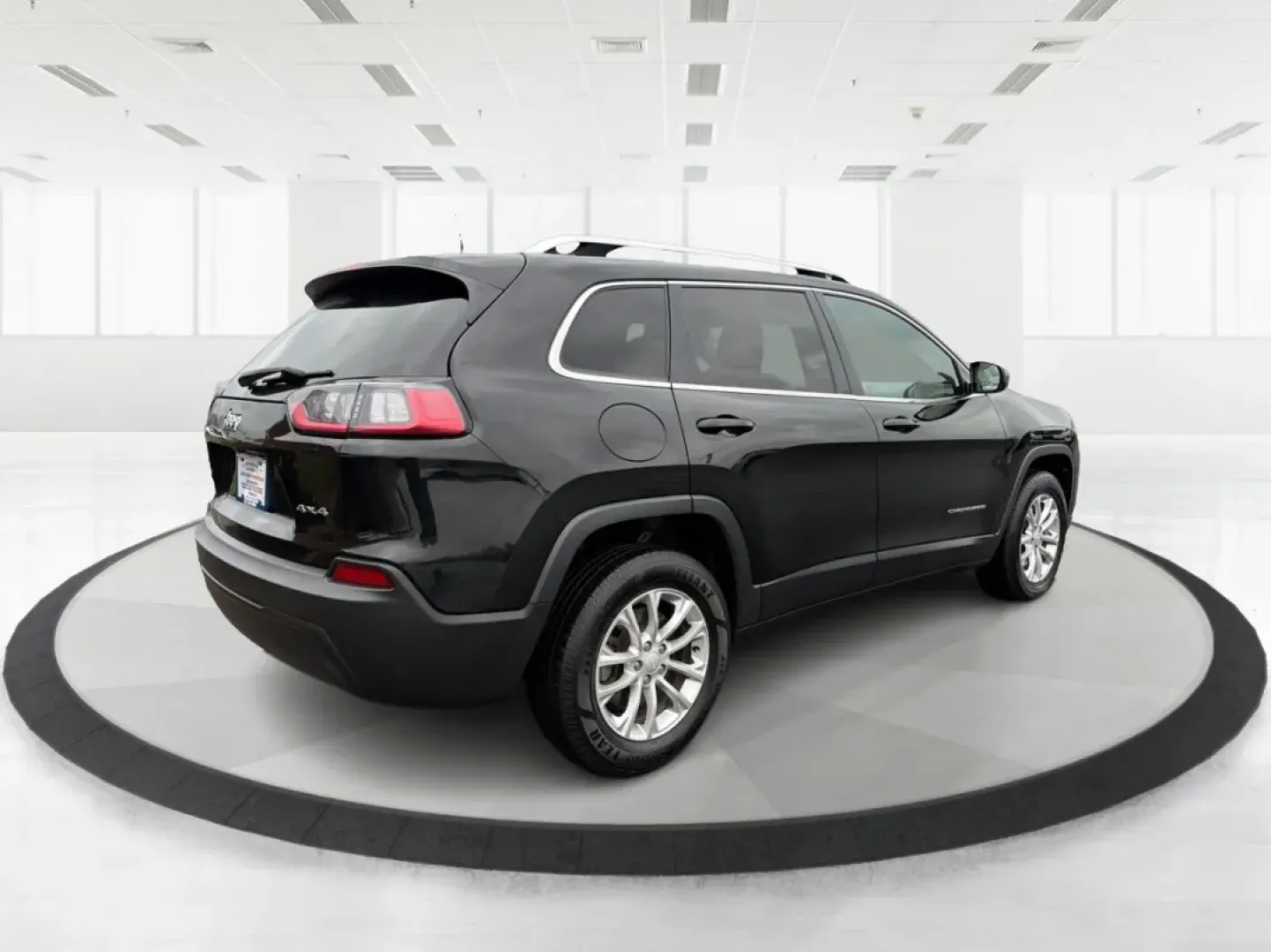 2019 Jeep Cherokee Latitude 4x4 (1C4PJMCB5KD) with an Other engine, located at 4508 South Dixie Dr, Moraine, OH, 45439, (937) 908-9800, 39.689976, -84.218452 - Are you in search of the perfect vehicle to enhance your adventurous lifestyle? Look no further! Advantage Car and Credit in Moraine, OH, presents the ideal ride for those who love exploration and family time alike: the 2019 Jeep Cherokee Latitude 4x4. With its robust capability and family-friendly - Photo#2