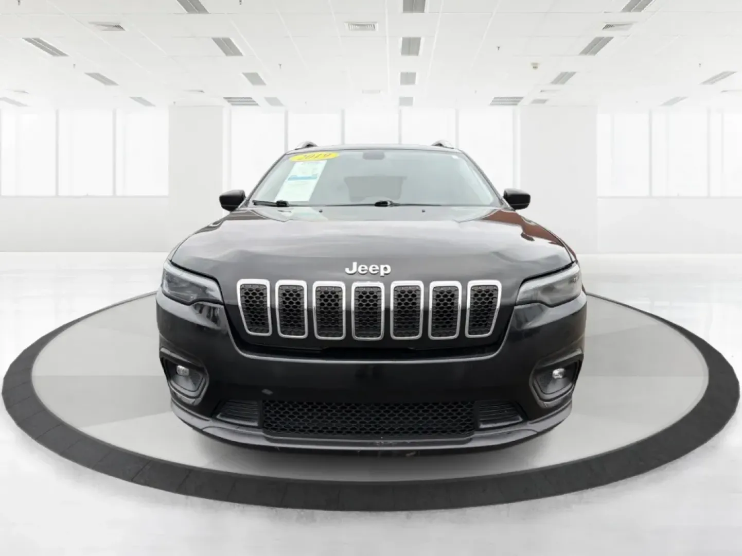 2019 Jeep Cherokee Latitude 4x4 (1C4PJMCB5KD) with an Other engine, located at 4508 South Dixie Dr, Moraine, OH, 45439, (937) 908-9800, 39.689976, -84.218452 - Are you in search of the perfect vehicle to enhance your adventurous lifestyle? Look no further! Advantage Car and Credit in Moraine, OH, presents the ideal ride for those who love exploration and family time alike: the 2019 Jeep Cherokee Latitude 4x4. With its robust capability and family-friendly - Photo#7