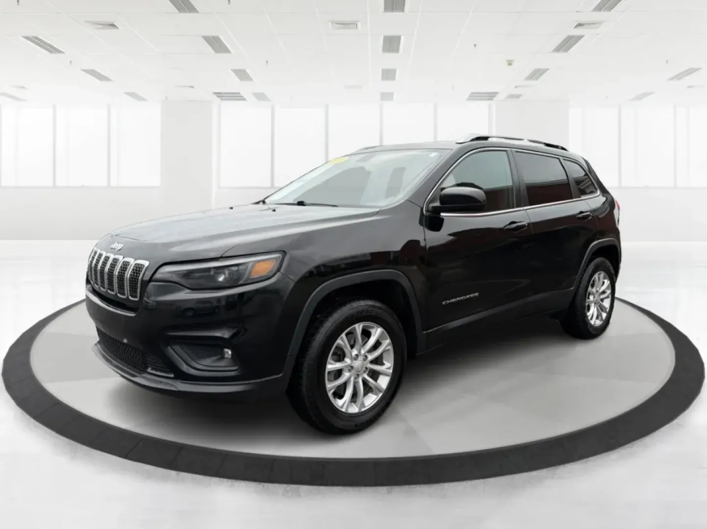 2019 Jeep Cherokee Latitude 4x4 (1C4PJMCB5KD) with an Other engine, located at 4508 South Dixie Dr, Moraine, OH, 45439, (937) 908-9800, 39.689976, -84.218452 - Are you in search of the perfect vehicle to enhance your adventurous lifestyle? Look no further! Advantage Car and Credit in Moraine, OH, presents the ideal ride for those who love exploration and family time alike: the 2019 Jeep Cherokee Latitude 4x4. With its robust capability and family-friendly - Photo#8