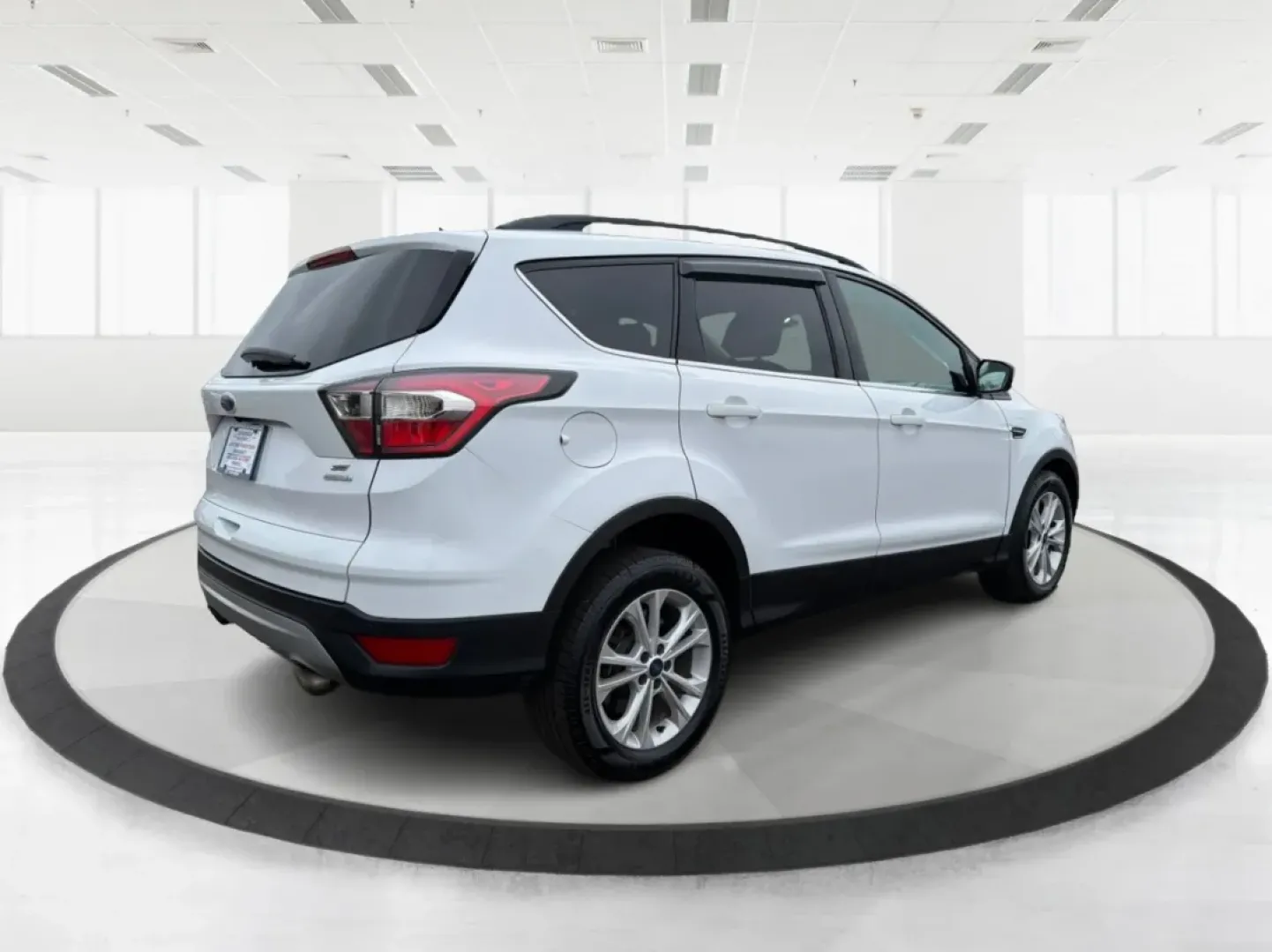 2017 Ford Escape SE (1FMCU0GDXHU) with an 1.5L L4 DOHC 16V engine, 6A transmission, located at 1184 Kauffman Ave, Fairborn, OH, 45324, (937) 908-9800, 39.807072, -84.030914 - ### Discover Your Next Adventure with the 2017 Ford Escape SE at Advantage Car and Credit - Fairborn<br /> <br /> Are you ready to elevate your daily commute or embark on your next weekend adventure? Look no further than the **2017 Ford Escape SE**, now available at **Advantage Car and Credit** in F - Photo#2