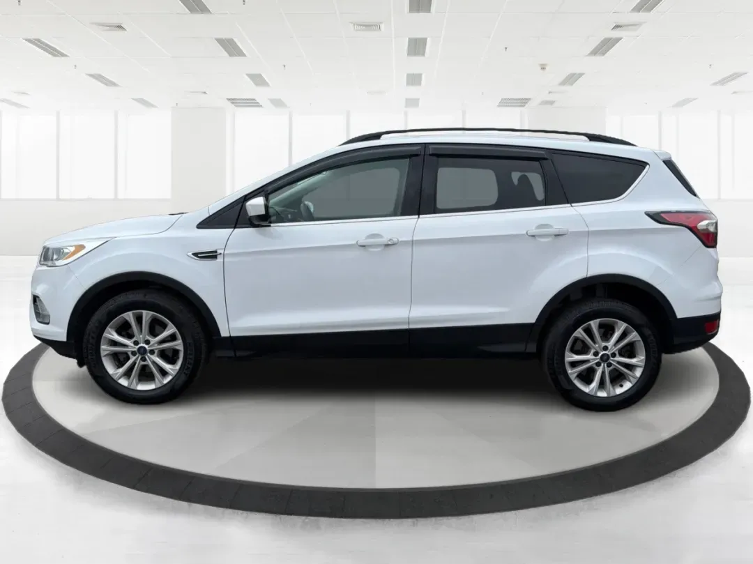 2017 Ford Escape SE (1FMCU0GDXHU) with an Other engine, located at 1184 Kauffman Ave, Fairborn, OH, 45324, (937) 908-9800, 39.807072, -84.030914 - ### Discover Your Next Adventure with the 2017 Ford Escape SE at Advantage Car and Credit - Fairborn<br /> <br /> Are you ready to elevate your daily commute or embark on your next weekend adventure? Look no further than the **2017 Ford Escape SE**, now available at **Advantage Car and Credit** in F - Photo#5