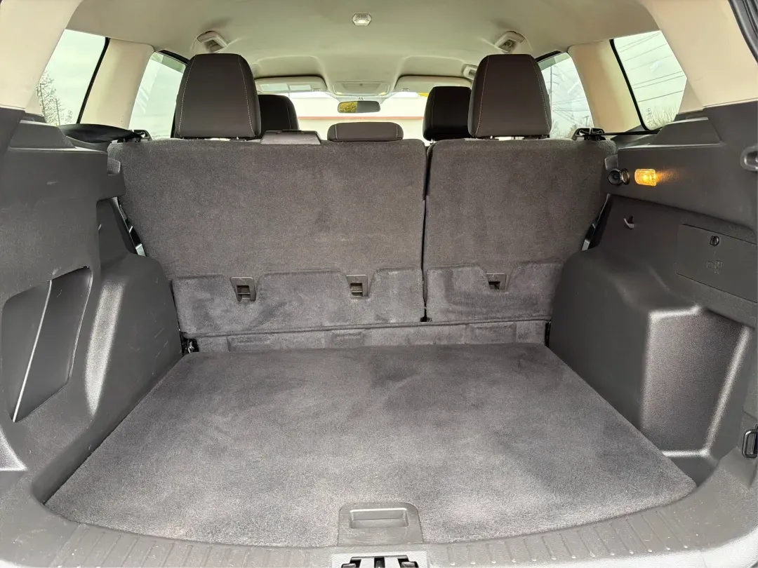 2017 Ford Escape SE (1FMCU0GDXHU) with an Other engine, located at 1184 Kauffman Ave, Fairborn, OH, 45324, (937) 908-9800, 39.807072, -84.030914 - ### Discover Your Next Adventure with the 2017 Ford Escape SE at Advantage Car and Credit - Fairborn<br /> <br /> Are you ready to elevate your daily commute or embark on your next weekend adventure? Look no further than the **2017 Ford Escape SE**, now available at **Advantage Car and Credit** in F - Photo#12