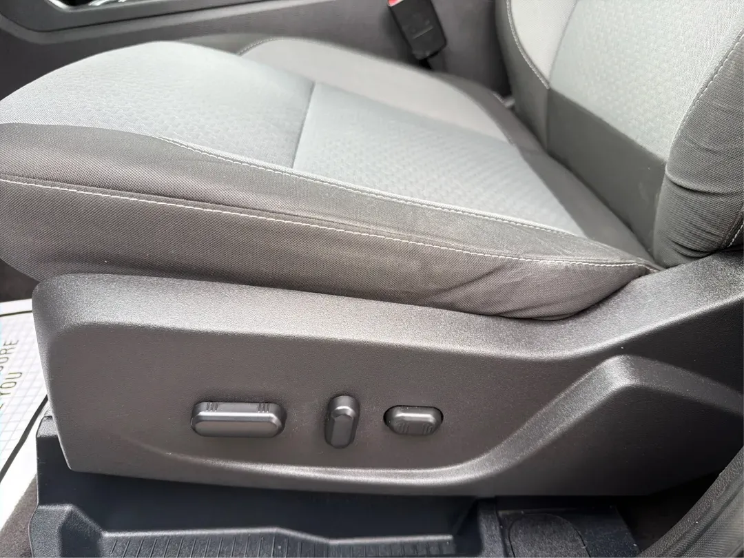 2017 Ford Escape SE (1FMCU0GDXHU) with an Other engine, located at 1184 Kauffman Ave, Fairborn, OH, 45324, (937) 908-9800, 39.807072, -84.030914 - ### Discover Your Next Adventure with the 2017 Ford Escape SE at Advantage Car and Credit - Fairborn<br /> <br /> Are you ready to elevate your daily commute or embark on your next weekend adventure? Look no further than the **2017 Ford Escape SE**, now available at **Advantage Car and Credit** in F - Photo#18