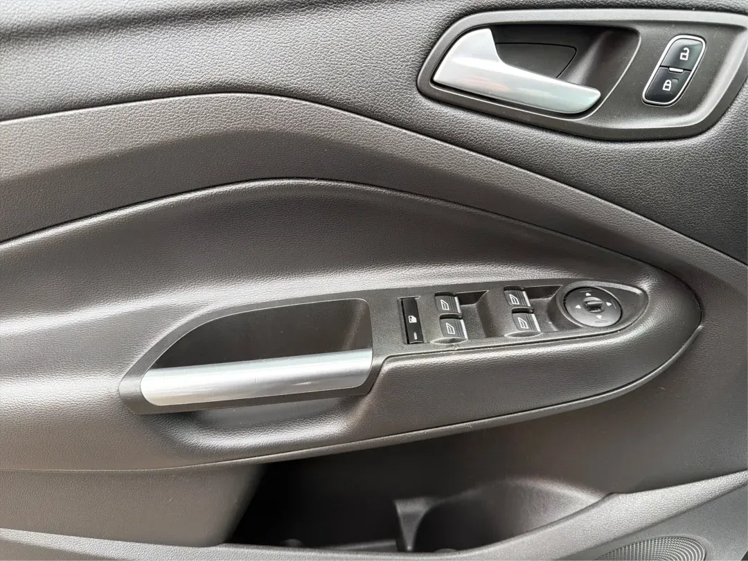 2017 Ford Escape SE (1FMCU0GDXHU) with an Other engine, located at 1184 Kauffman Ave, Fairborn, OH, 45324, (937) 908-9800, 39.807072, -84.030914 - ### Discover Your Next Adventure with the 2017 Ford Escape SE at Advantage Car and Credit - Fairborn<br /> <br /> Are you ready to elevate your daily commute or embark on your next weekend adventure? Look no further than the **2017 Ford Escape SE**, now available at **Advantage Car and Credit** in F - Photo#19