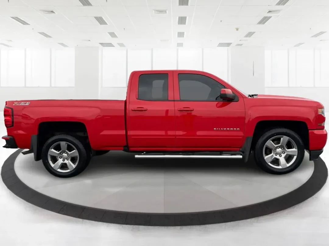 2017 Chevrolet Silverado 1500 2LT (1GCVKREC2HZ) with an EcoTec3 4.3L V-6 gasoline direct injection engine, located at 4508 South Dixie Dr, Moraine, OH, 45439, (937) 908-9800, 39.689976, -84.218452 - **Unleash Adventure with the 2017 Chevrolet Silverado 1500 at Advantage Car and Credit Moraine, OH!**<br /> <br /> Are you ready to conquer your daily commute or embark on thrilling weekend adventures? The 2017 Chevrolet Silverado 1500 is more than just a truck; it's a lifestyle choice perfect for - Photo#1