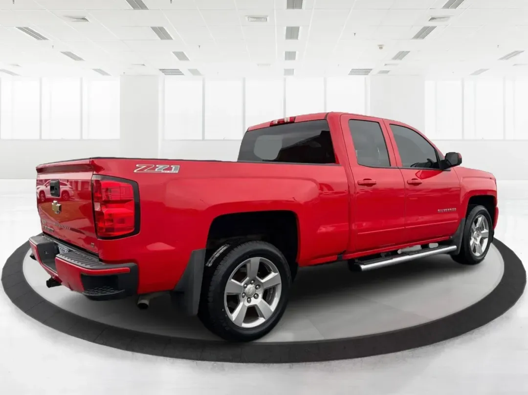 2017 Chevrolet Silverado 1500 2LT (1GCVKREC2HZ) with an EcoTec3 4.3L V-6 gasoline direct injection engine, located at 4508 South Dixie Dr, Moraine, OH, 45439, (937) 908-9800, 39.689976, -84.218452 - **Unleash Adventure with the 2017 Chevrolet Silverado 1500 at Advantage Car and Credit Moraine, OH!**<br /> <br /> Are you ready to conquer your daily commute or embark on thrilling weekend adventures? The 2017 Chevrolet Silverado 1500 is more than just a truck; it's a lifestyle choice perfect for - Photo#2