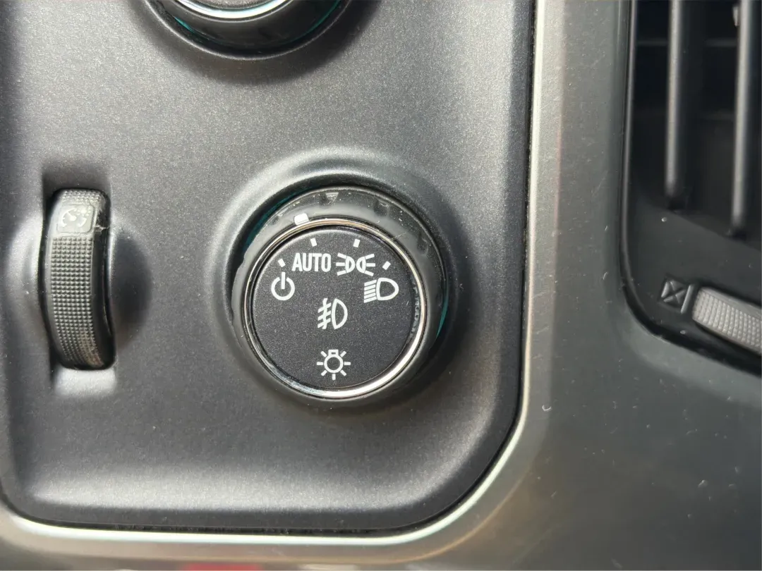 2017 Chevrolet Silverado 1500 2LT (1GCVKREC2HZ) with an EcoTec3 4.3L V-6 gasoline direct injection engine, located at 4508 South Dixie Dr, Moraine, OH, 45439, (937) 908-9800, 39.689976, -84.218452 - **Unleash Adventure with the 2017 Chevrolet Silverado 1500 at Advantage Car and Credit Moraine, OH!**<br /> <br /> Are you ready to conquer your daily commute or embark on thrilling weekend adventures? The 2017 Chevrolet Silverado 1500 is more than just a truck; it's a lifestyle choice perfect for - Photo#16