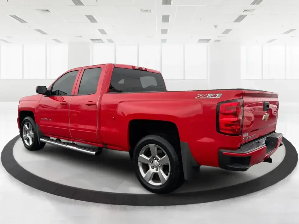 2017 Chevrolet Silverado 1500 2LT (1GCVKREC2HZ) with an EcoTec3 4.3L V-6 gasoline direct injection engine, 6A transmission, located at 8750 N County Rd 25A, Piqua, OH, 45356, (937) 908-9800, 40.164391, -84.232513 - **Unleash Adventure with the 2017 Chevrolet Silverado 1500 at Advantage Car and Credit Moraine, OH!**<br /> <br /> Are you ready to conquer your daily commute or embark on thrilling weekend adventures? The 2017 Chevrolet Silverado 1500 is more than just a truck; it's a lifestyle choice perfect for - Photo#4