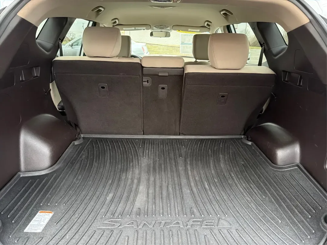 2017 Hyundai Santa Fe 2.4L (5NMZTDLB2HH) with an Theta II 2.4L I-4 gasoline direct injection engine, located at 1951 S Dayton Lakeview Rd., New Carlisle, OH, 45344, (937) 908-9800, 39.890999, -84.050255 - **Elevate Your Family Adventures with the 2017 Hyundai Santa Fe at Advantage Car and Credit!**<br /> <br /> Are you searching for the perfect vehicle to accommodate your growing family or to enhance your weekend getaways? Look no further! The 2017 Hyundai Santa Fe is a versatile and spacious SUV des - Photo#12