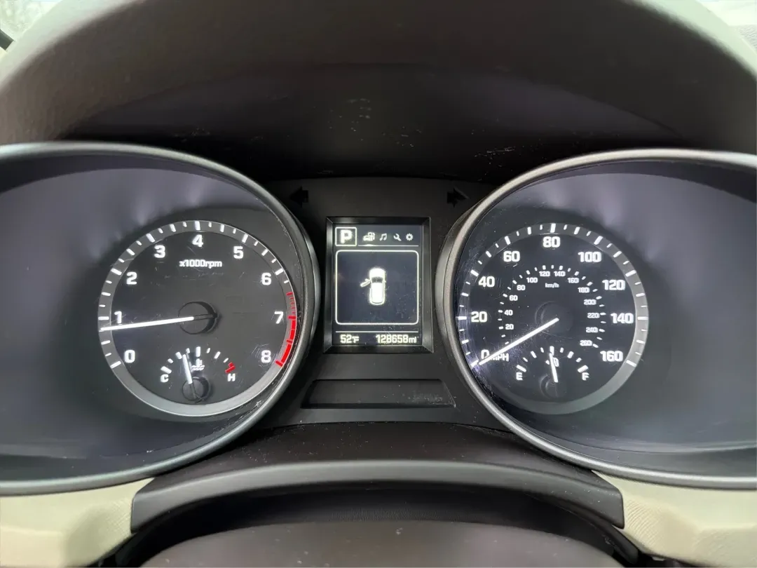 2017 Hyundai Santa Fe 2.4L (5NMZTDLB2HH) with an Theta II 2.4L I-4 gasoline direct injection engine, located at 1951 S Dayton Lakeview Rd., New Carlisle, OH, 45344, (937) 908-9800, 39.890999, -84.050255 - **Elevate Your Family Adventures with the 2017 Hyundai Santa Fe at Advantage Car and Credit!**<br /> <br /> Are you searching for the perfect vehicle to accommodate your growing family or to enhance your weekend getaways? Look no further! The 2017 Hyundai Santa Fe is a versatile and spacious SUV des - Photo#15