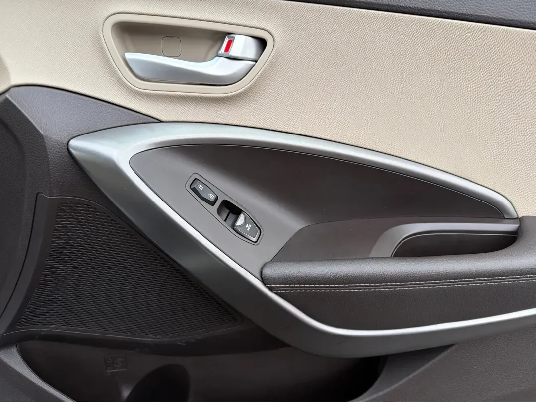 2017 Hyundai Santa Fe 2.4L (5NMZTDLB2HH) with an Theta II 2.4L I-4 gasoline direct injection engine, located at 1951 S Dayton Lakeview Rd., New Carlisle, OH, 45344, (937) 908-9800, 39.890999, -84.050255 - **Elevate Your Family Adventures with the 2017 Hyundai Santa Fe at Advantage Car and Credit!**<br /> <br /> Are you searching for the perfect vehicle to accommodate your growing family or to enhance your weekend getaways? Look no further! The 2017 Hyundai Santa Fe is a versatile and spacious SUV des - Photo#18