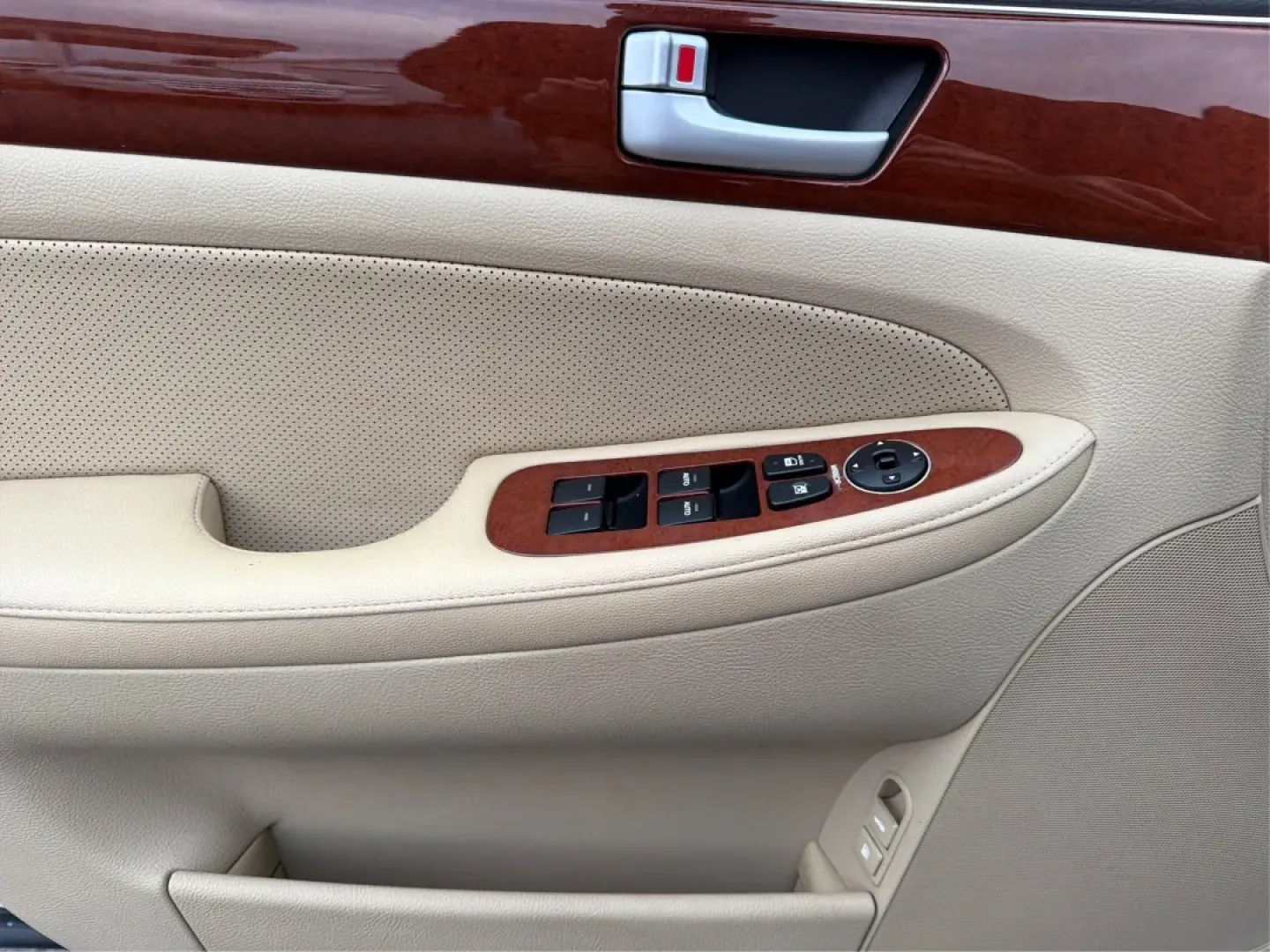 2014 Hyundai Genesis 3.8 (KMHGC4DD8EU) with an 3.8L V-6 gasoline direct injection engine, 6-Speed Automatic transmission, located at 880 E. National Road, Vandalia, OH, 45377, (937) 908-9800, 39.891918, -84.183594 - Elevate your lifestyle with the perfect blend of luxury and reliability! Introducing the stunning 2014 Hyundai Genesis 3.8, a sedan that effortlessly merges comfort with performance. This vehicle is ideal for those who seek a refined driving experience, whether you're commuting to work, picking up t - Photo#18