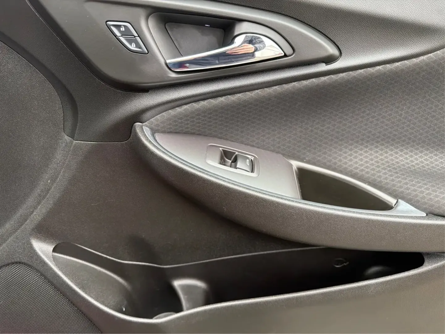 2017 Chevrolet Malibu 1LT (1G1ZE5ST1HF) with an 1.5L I-4 gasoline direct injection engine, located at 4508 South Dixie Dr, Moraine, OH, 45439, (937) 908-9800, 39.689976, -84.218452 - Are you searching for the perfect sedan that balances style, comfort, and reliability? Look no further than the 2017 Chevrolet Malibu 1LT available at Advantage Car and Credit in Moraine, OH. This vehicle is not just a mode of transportation; it's an enhancement to your lifestyle, whether you're nav - Photo#20