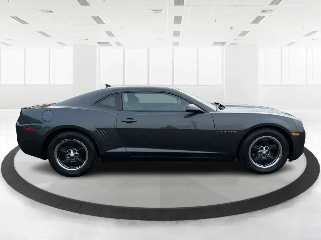 2013 Chevrolet Camaro 2LS (2G1FA1E35D9) with an 3.6L V-6 gasoline direct injection engine, located at 8750 N County Rd 25A, Piqua, OH, 45356, (937) 908-9800, 40.164391, -84.232513 - Experience the thrill of the open road with the 2013 Chevrolet Camaro 2LS, an exhilarating coupe that effortlessly blends style, performance, and practicality. Ideal for weekend adventures, daily commuting, or simply turning heads as you cruise through Troy, OH, this vehicle is built for those who a - Photo#1