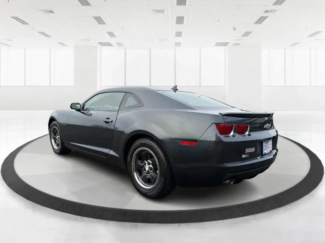 2013 Chevrolet Camaro 2LS (2G1FA1E35D9) with an 3.6L V-6 gasoline direct injection engine, located at 8750 N County Rd 25A, Piqua, OH, 45356, (937) 908-9800, 40.164391, -84.232513 - Experience the thrill of the open road with the 2013 Chevrolet Camaro 2LS, an exhilarating coupe that effortlessly blends style, performance, and practicality. Ideal for weekend adventures, daily commuting, or simply turning heads as you cruise through Troy, OH, this vehicle is built for those who a - Photo#4