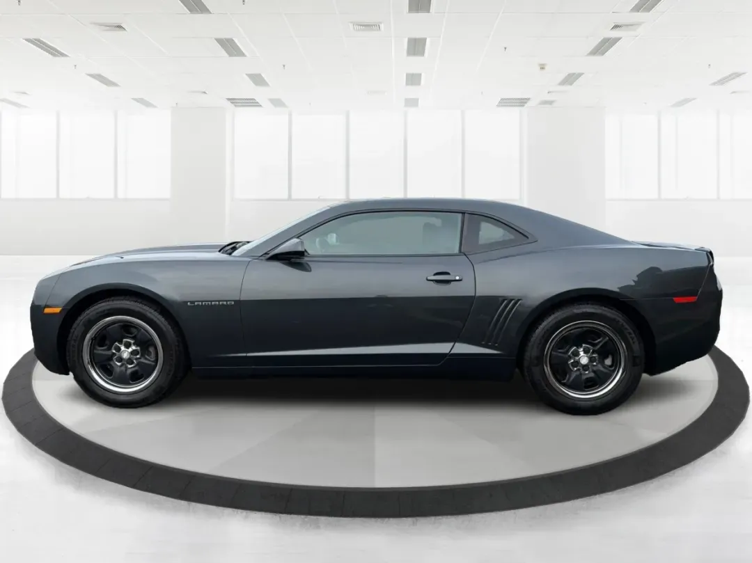 2013 Chevrolet Camaro 2LS (2G1FA1E35D9) with an 3.6L V-6 gasoline direct injection engine, located at 8750 N County Rd 25A, Piqua, OH, 45356, (937) 908-9800, 40.164391, -84.232513 - Experience the thrill of the open road with the 2013 Chevrolet Camaro 2LS, an exhilarating coupe that effortlessly blends style, performance, and practicality. Ideal for weekend adventures, daily commuting, or simply turning heads as you cruise through Troy, OH, this vehicle is built for those who a - Photo#5