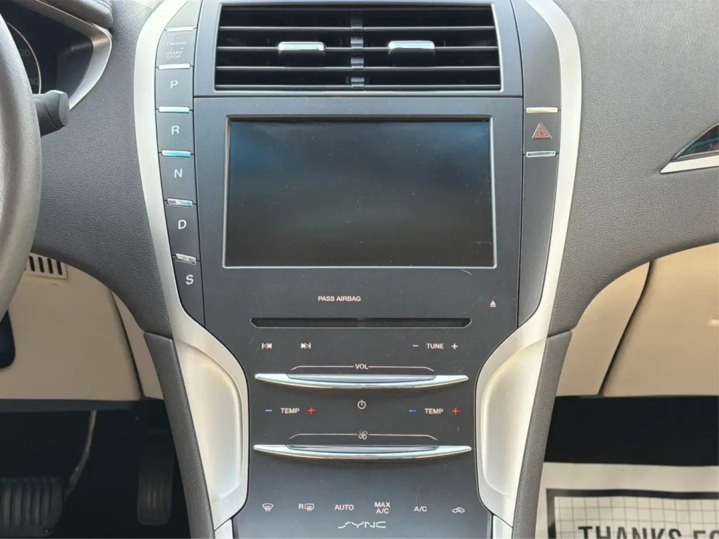 2016 Lincoln MKZ Base (3LN6L2G96GR) with an 2.0L L4 DOHC 16V engine, 6A transmission, located at 880 E. National Road, Vandalia, OH, 45377, (937) 908-9800, 39.891918, -84.183594 - **Elevate Your Commuting Experience with the 2016 Lincoln MKZ at Advantage Car and Credit - Vandalia!**<br /> <br /> Are you ready to transform your daily commute into a luxurious experience? The 2016 Lincoln MKZ is the perfect blend of sophistication and performance, ideal for those who refuse to c - Photo#13