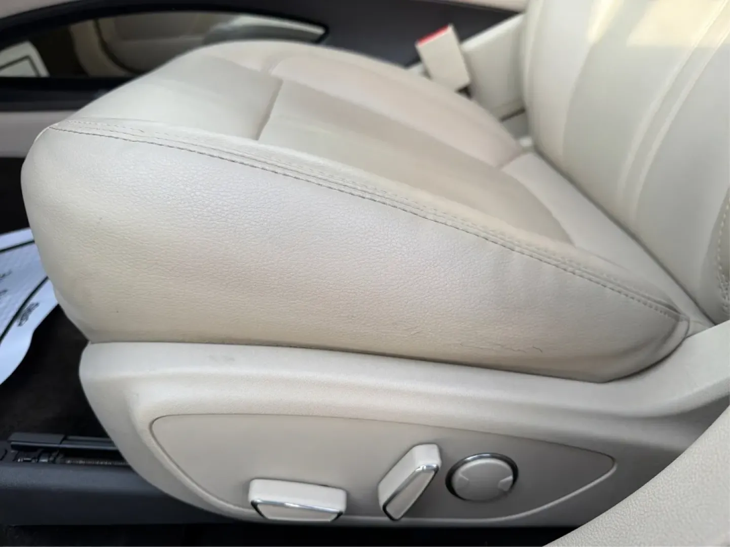 2016 Lincoln MKZ Base (3LN6L2G96GR) with an 2.0L L4 DOHC 16V engine, 6A transmission, located at 880 E. National Road, Vandalia, OH, 45377, (937) 908-9800, 39.891918, -84.183594 - **Elevate Your Commuting Experience with the 2016 Lincoln MKZ at Advantage Car and Credit - Vandalia!**<br /> <br /> Are you ready to transform your daily commute into a luxurious experience? The 2016 Lincoln MKZ is the perfect blend of sophistication and performance, ideal for those who refuse to c - Photo#18