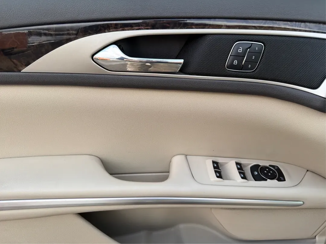 2016 Lincoln MKZ Base (3LN6L2G96GR) with an Other engine, located at 880 E. National Road, Vandalia, OH, 45377, (937) 908-9800, 39.891918, -84.183594 - **Elevate Your Commuting Experience with the 2016 Lincoln MKZ at Advantage Car and Credit - Vandalia!**<br /> <br /> Are you ready to transform your daily commute into a luxurious experience? The 2016 Lincoln MKZ is the perfect blend of sophistication and performance, ideal for those who refuse to c - Photo#19