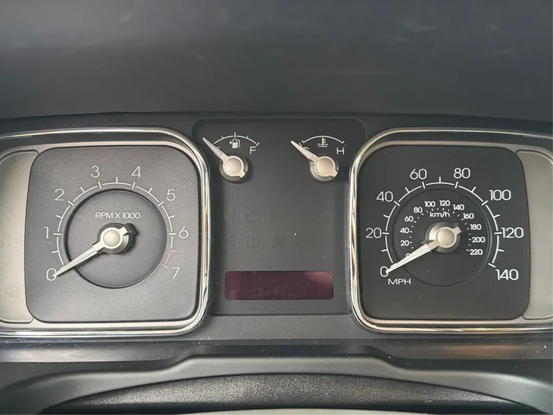 2008 Lincoln MKX Base (2LMDU88CX8B) with an Other engine, located at 1184 Kauffman Ave, Fairborn, OH, 45324, (937) 908-9800, 39.807072, -84.030914 - **Discover Luxury and Comfort with the 2008 Lincoln MKX at Advantage Car and Credit in Fairborn, OH!**<br /> <br /> Are you in the market for a vehicle that seamlessly combines elegance, comfort, and reliability? Look no further than the stunning 2008 Lincoln MKX available at Advantage Car and Credi - Photo#13