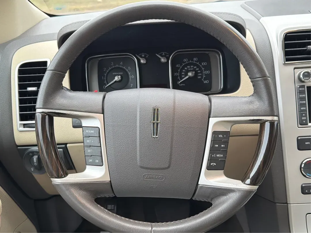 2008 Lincoln MKX Base (2LMDU88CX8B) with an Other engine, located at 1184 Kauffman Ave, Fairborn, OH, 45324, (937) 908-9800, 39.807072, -84.030914 - **Discover Luxury and Comfort with the 2008 Lincoln MKX at Advantage Car and Credit in Fairborn, OH!**<br /> <br /> Are you in the market for a vehicle that seamlessly combines elegance, comfort, and reliability? Look no further than the stunning 2008 Lincoln MKX available at Advantage Car and Credi - Photo#14