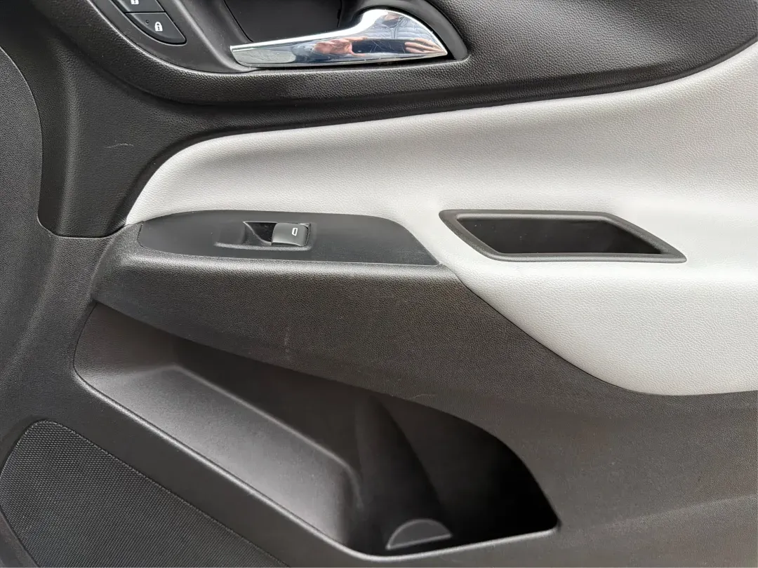 2019 Chevrolet Equinox LS (3GNAXHEV9KL) with an 1.5L I-4 gasoline direct injection engine, located at 8750 N County Rd 25A, Piqua, OH, 45356, (937) 908-9800, 40.164391, -84.232513 - **Embrace Adventure with the 2019 Chevrolet Equinox LS Perfect for Your Family Road Trips!**<br /> <br /> Are you ready to elevate your family adventures with a vehicle that combines comfort, style, and reliability? Look no further than the stunning 2019 Chevrolet Equinox LS, available now at Advan - Photo#19