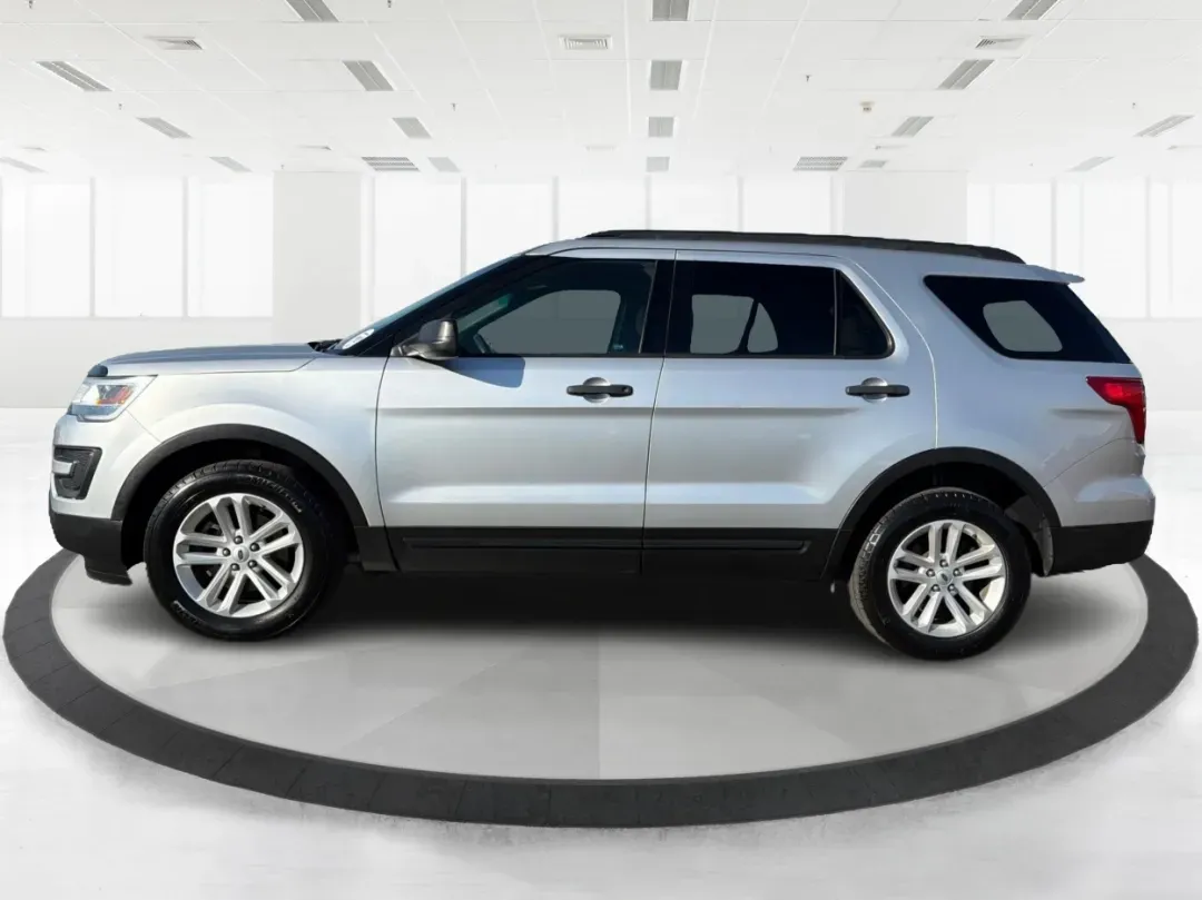 2017 Ford Explorer Base (1FM5K8BH9HG) with an Other engine, located at 1951 S Dayton Lakeview Rd., New Carlisle, OH, 45344, (937) 908-9800, 39.890999, -84.050255 - **Discover Adventure with the 2017 Ford Explorer at Advantage Car and Credit in Piqua, OH!** <br /> <br /> Are you ready to take your family adventures or weekend getaways to the next level? The 2017 Ford Explorer is the perfect companion for those who crave exploration, comfort, and reliability. Wi - Photo#5