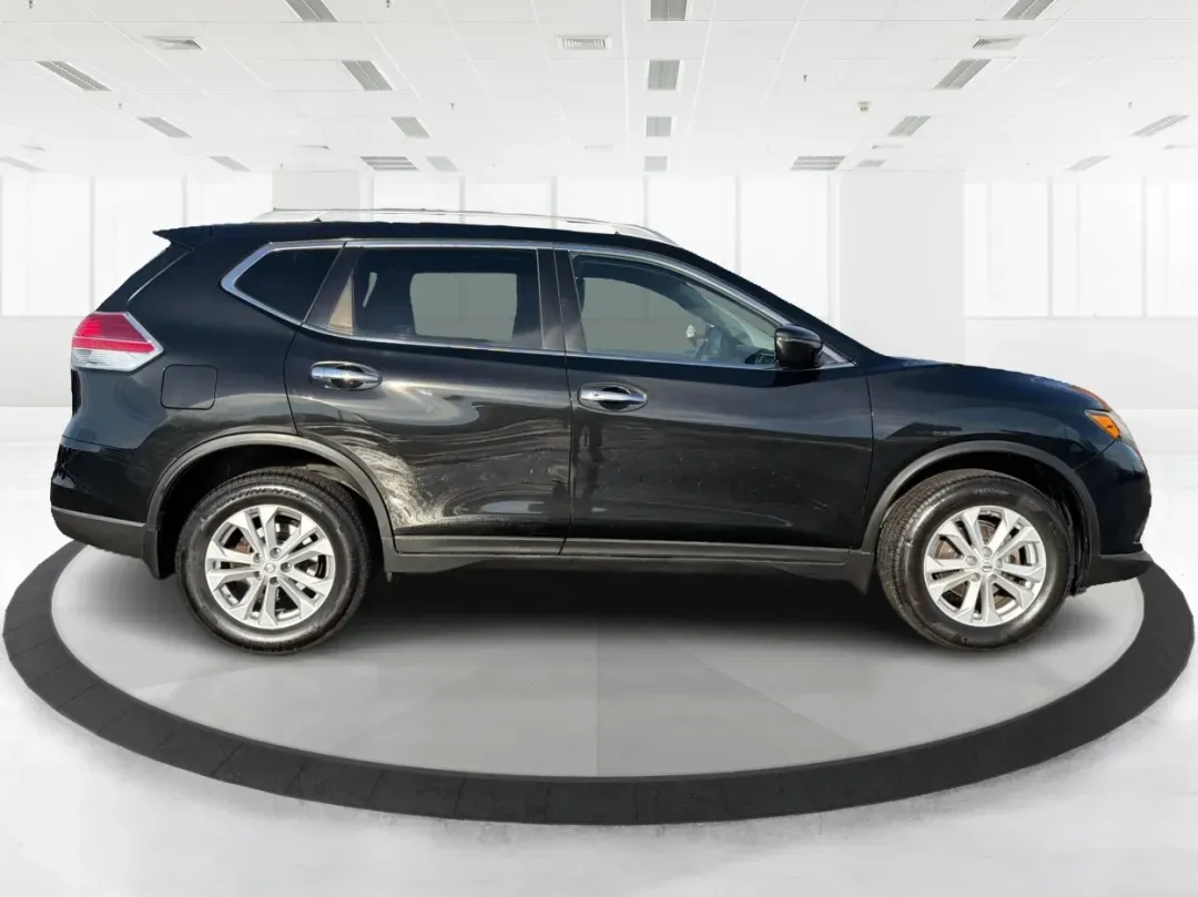 2016 Nissan Rogue SV (KNMAT2MV1GP) with an 2.5L I-4 DOHC engine, located at 880 E. National Road, Vandalia, OH, 45377, (937) 908-9800, 39.891918, -84.183594 - **Experience Adventure with the 2016 Nissan Rogue SV at Advantage Car and Credit - Vandalia!**<br /> <br /> Are you ready to elevate your daily commute or take weekend adventures to the next level? The 2016 Nissan Rogue SV is here to provide you with the perfect blend of comfort, versatility, and ca - Photo#1