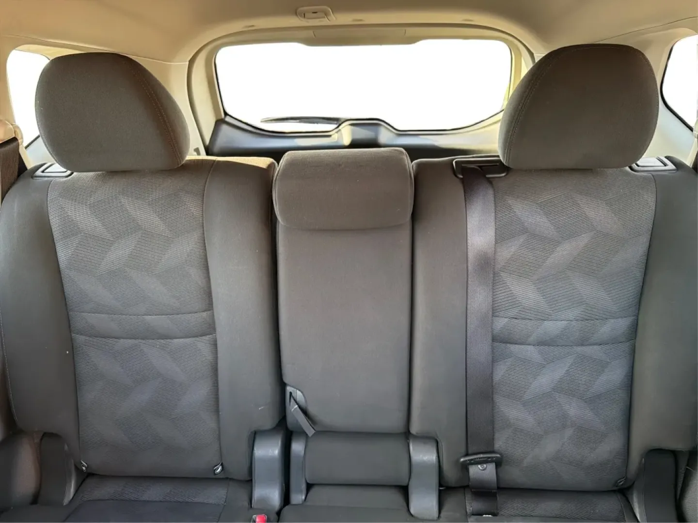 2016 Nissan Rogue SV (KNMAT2MV1GP) with an 2.5L I-4 DOHC engine, located at 880 E. National Road, Vandalia, OH, 45377, (937) 908-9800, 39.891918, -84.183594 - **Experience Adventure with the 2016 Nissan Rogue SV at Advantage Car and Credit - Vandalia!**<br /> <br /> Are you ready to elevate your daily commute or take weekend adventures to the next level? The 2016 Nissan Rogue SV is here to provide you with the perfect blend of comfort, versatility, and ca - Photo#14