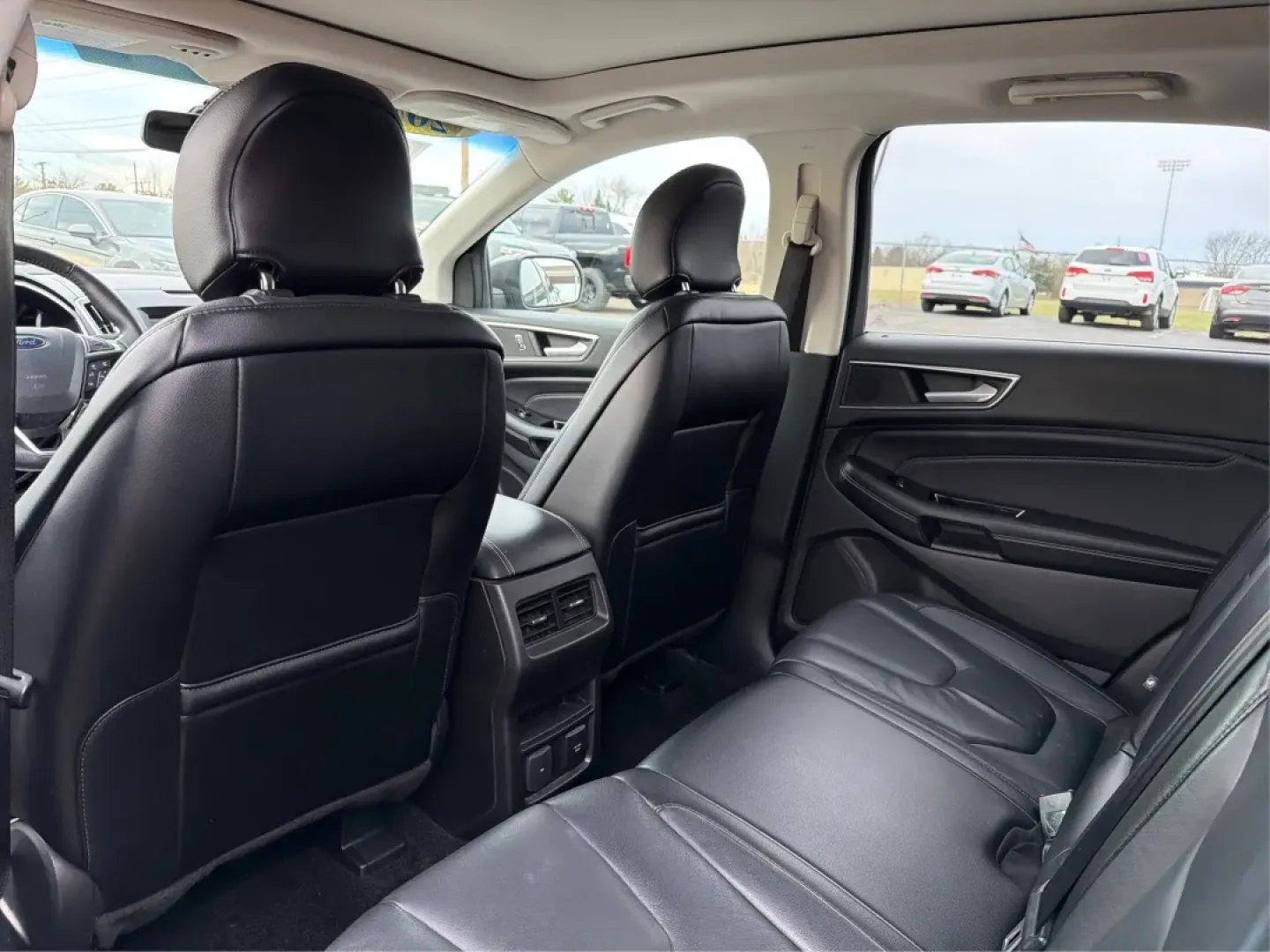 2015 Ford Edge Titanium (2FMTK3K89FB) with an 3.5L V6 DOHC 24V engine, 6A transmission, located at 8750 N County Rd 25A, Piqua, OH, 45356, (937) 908-9800, 40.164391, -84.232513 - **Explore New Horizons with the 2015 Ford Edge Titanium at Advantage Car and Credit**<br /> <br /> If you're on the hunt for a versatile SUV that can handle anything from daily commutes to weekend adventures, look no further than the 2015 Ford Edge Titanium. This sporty utility vehicle is the perfec - Photo#10