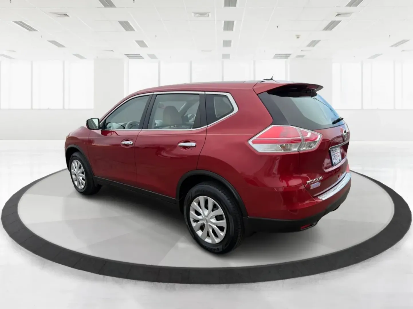 2015 Nissan Rogue S (KNMAT2MT8FP) with an 2.5L I-4 DOHC engine, Continuously Variable Transmission transmission, located at 880 E. National Road, Vandalia, OH, 45377, (937) 908-9800, 39.891918, -84.183594 - **Discover Your Next Adventure with the 2015 Nissan Rogue at Advantage Car and Credit - Piqua**<br /> <br /> Are you ready to elevate your family outings, weekend getaways, or daily commutes? Look no further than the stunning 2015 Nissan Rogue, available now at Advantage Car and Credit, your trusted - Photo#4